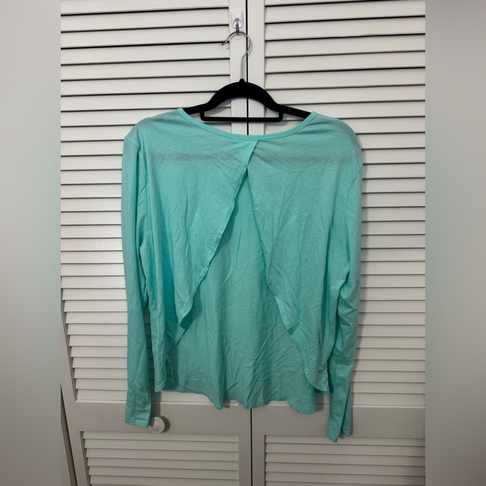 Fabletics Aqua Long Sleeve Top with Open Fly Back Size XL - Picture 2 of 4